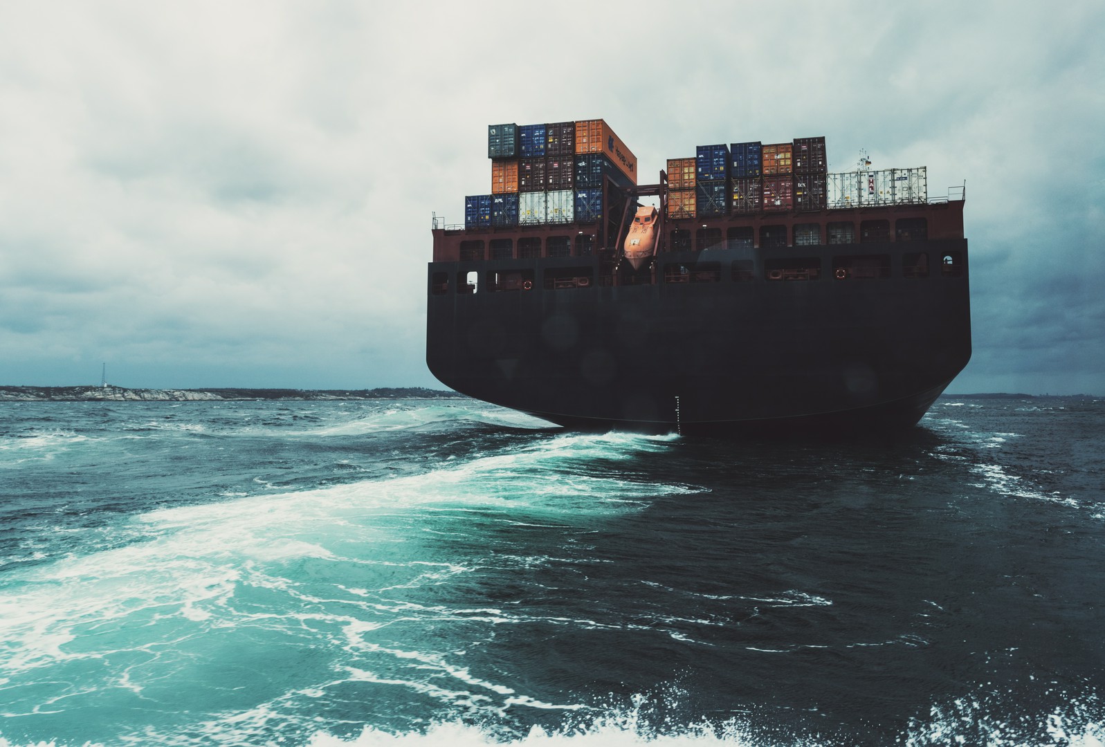 Z czego wynika ponadczasowość transportu morskiego?